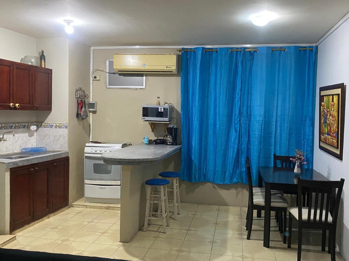 Playa Suites, Cerca Del Malecon マンタ エクステリア 写真